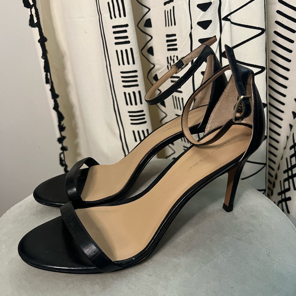 Banana Republic 👡 Black Ankle Strap Sandles